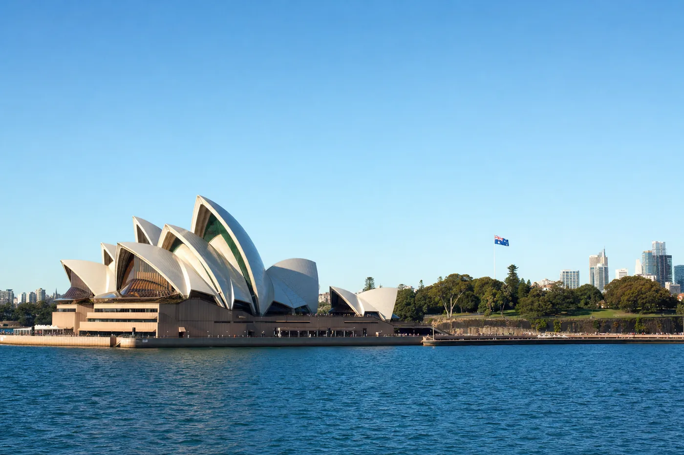 Australia – famous landmark with the national flag