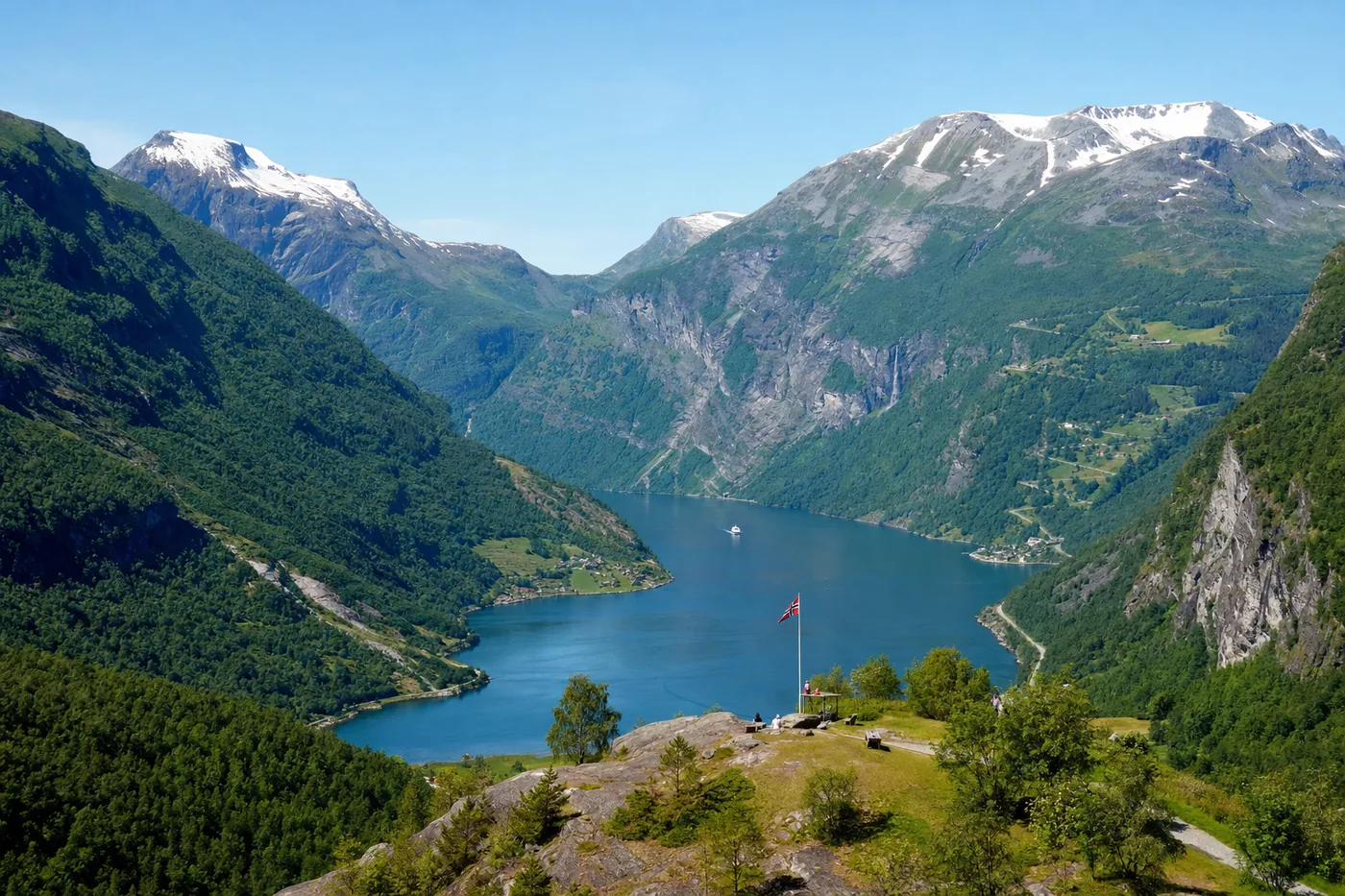 Norway – famous landmark with the national flag